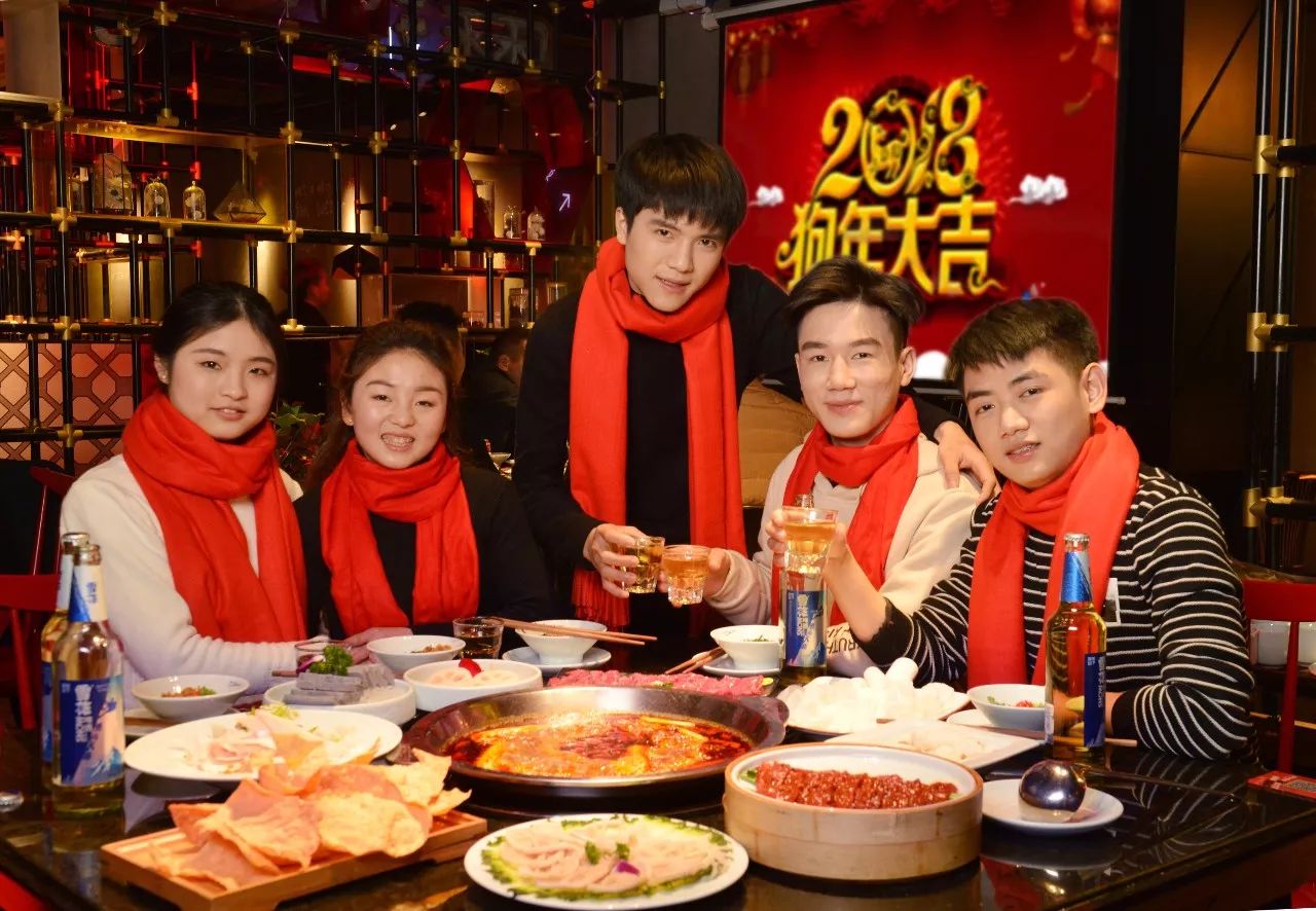 【华体会体育官方网站】—我们到底为什么必须还要回家过年？！文末领奖哦~