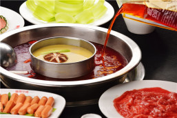 华体会体育官方网站讲述清油火锅与牛油火锅的区别