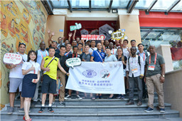 今日世警会各国参赛团队莅临华体会体育官方网站,品鉴地道四川清油火锅！